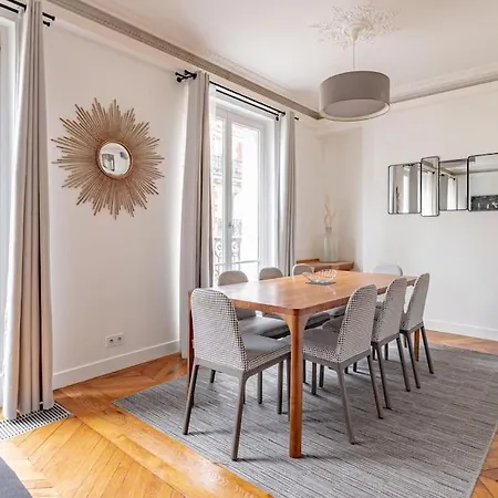 Champs Elysées Stylish Flat 2br 6ppl Appartamento *