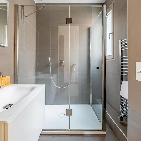 Champs Elysées Stylish Flat 2br 6ppl