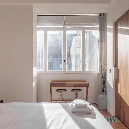 Champs Elysées Stylish Flat 2br 6ppl Parigi