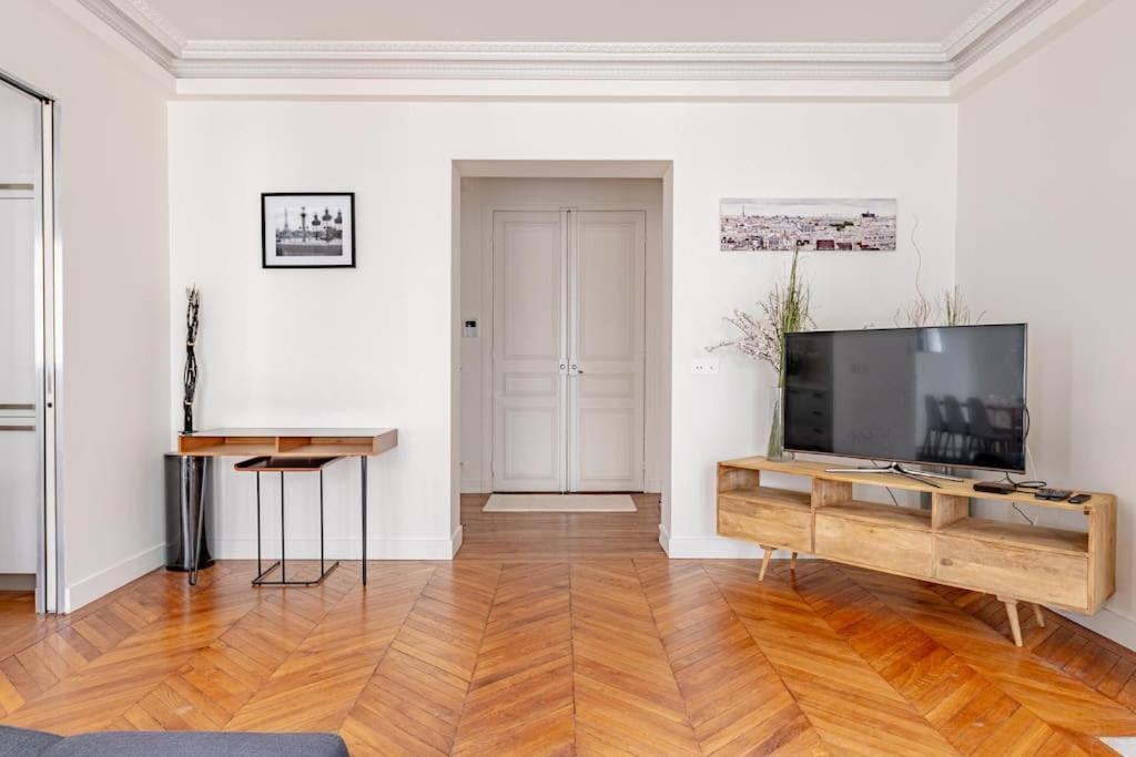 Apartment Champs Elysees Stylish Flat 2br 6ppl