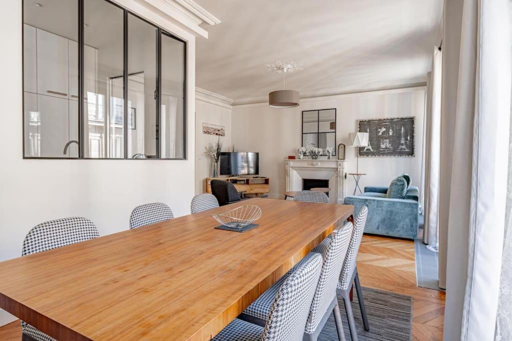 Champs Elysees Stylish Flat 2br 6ppl *